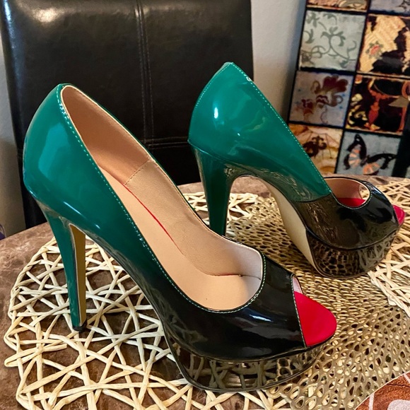 Stiletto platform heels. Brand new never worn. - Picture 3 of 4